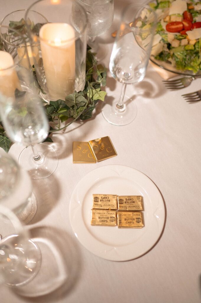 Details of a wedding table with decor and wedding favors